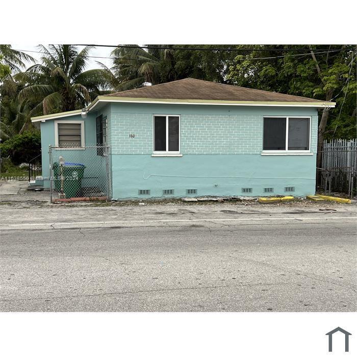 180 NW 71st St in Miami, FL - Building Photo