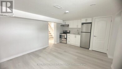 6 Clementine Square in Toronto, ON - Building Photo - Building Photo