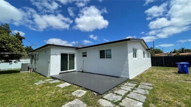 6407 SW 5th St in Pembroke Pines, FL - Building Photo - Building Photo