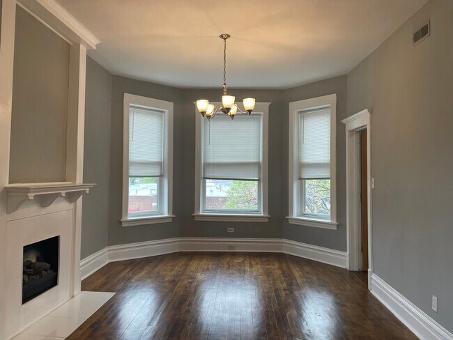 3268 W Fullerton Ave-Unit -3 in Chicago, IL - Building Photo - Building Photo