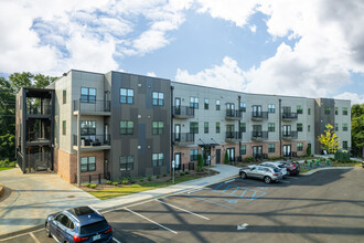 Water Tower Apartments in Greenville, SC - Foto de edificio - Building Photo