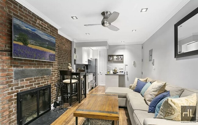 Perry Street in New York, NY - Foto de edificio - Building Photo