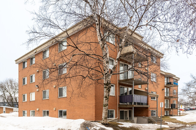 7741 Charles-Poiré St in Lévis, QC - Building Photo - Building Photo