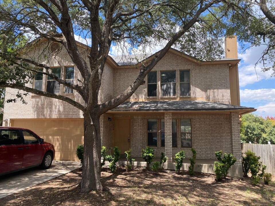 11404 Forest Square in Live Oak, TX - Building Photo