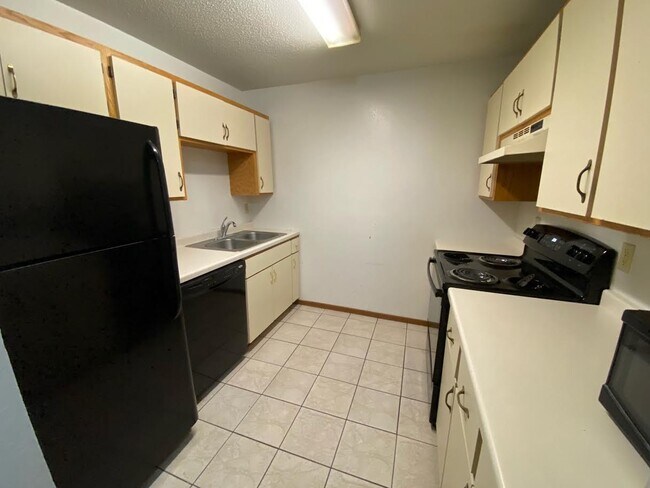 Serenity Heights Apartments - Student Apartme in St. Cloud, MN - Building Photo - Building Photo
