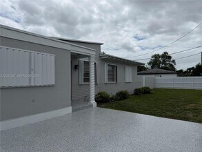251 SW 69th Ave in Miami, FL - Building Photo - Building Photo
