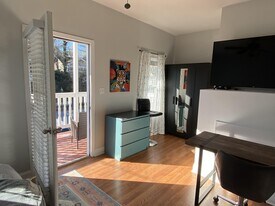 130 Vanira Ave SE in Atlanta, GA - Building Photo