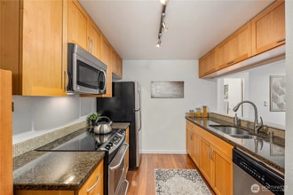 3045 20th Ave W, Unit 210 in Seattle, WA - Building Photo - Building Photo