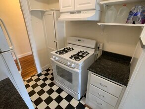 1945 Commonwealth Ave, Unit 25 in Boston, MA - Foto de edificio - Building Photo