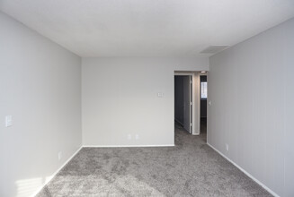 Fountainview Apartments in Indianapolis, IN - Building Photo - Interior Photo