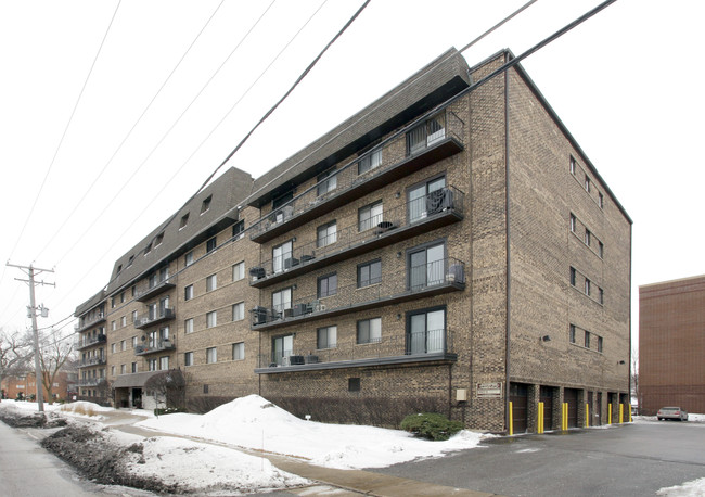 960 S River Rd in Des Plaines, IL - Foto de edificio - Building Photo