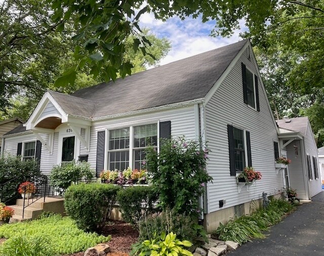 630 McKinley Ave in Libertyville, IL - Building Photo
