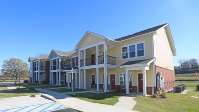 Columbus Square Apartments in Montgomery, AL - Building Photo - Building Photo