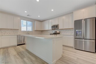 3699 Bright Aquarius Ln in Henderson, NV - Building Photo - Building Photo