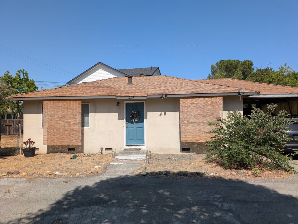 1298 W Hacienda Ave in Campbell, CA - Foto de edificio