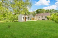 2446 Lynn Iris Dr photo'