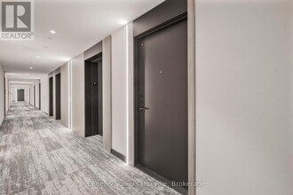 220-220 Missinnihe Way in Mississauga, ON - Building Photo - Building Photo