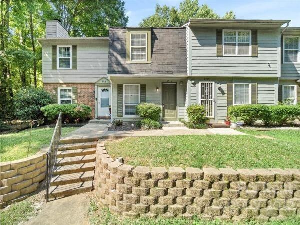 property at 3916 Briarhill Dr