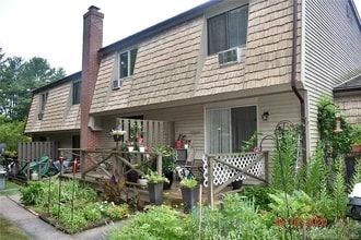 6 Locust Cir in Rocky Hill, CT - Building Photo - Building Photo