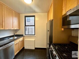 435 E 79th St in New York, NY - Building Photo