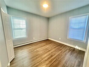 65 Union Ave in Providence, RI - Foto de edificio - Building Photo