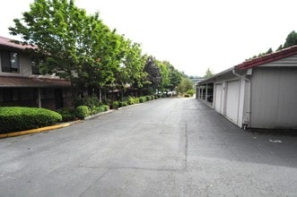Three Tree Townhouses in Tukwila, WA - Building Photo - Building Photo