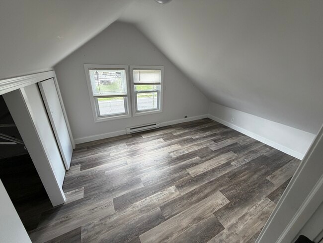 63 Westville Ave, Unit 3 in Danbury, CT - Foto de edificio - Building Photo