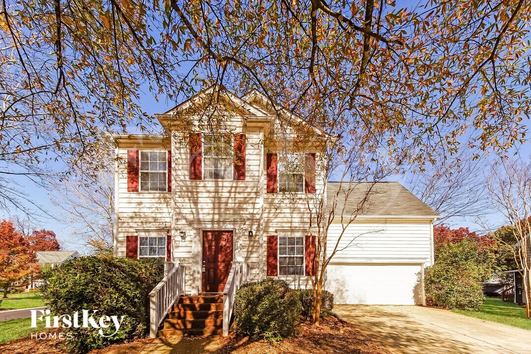 12301 Carolina Crossing Dr in Charlotte, NC - Foto de edificio