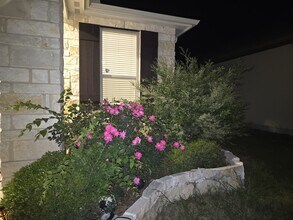 12307 Chena Lake in San Antonio, TX - Foto de edificio - Building Photo