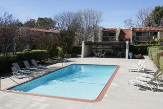 47 Dearborn Pl in Goleta, CA - Building Photo - Building Photo