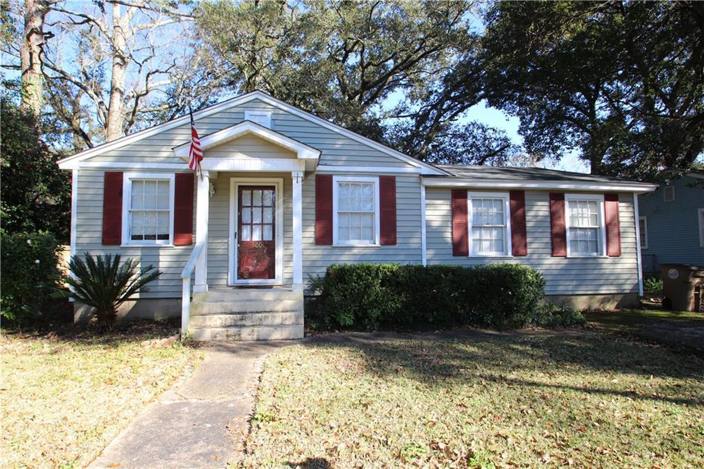 300 Border Dr E in Mobile, AL - Building Photo