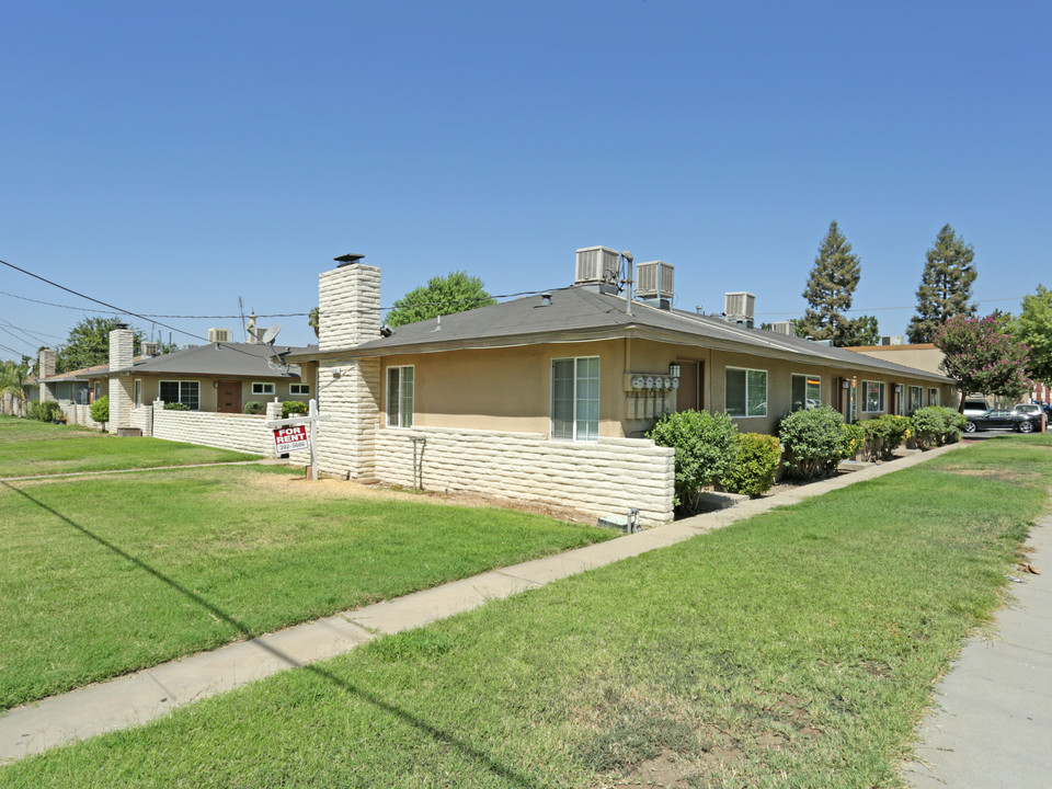 4481-4497 E Sierra Madre Ave in Fresno, CA - Building Photo