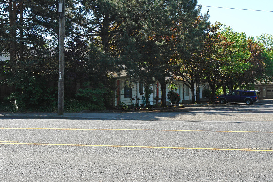 13936-13948 SE Division St in Portland, OR - Building Photo