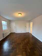 327 Magnolia St in Highland Park, NJ - Foto de edificio - Building Photo