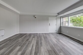 551 W Euclid Ave in Arlington Heights, IL - Building Photo - Building Photo