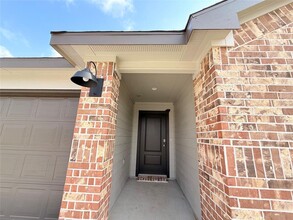 326 Amy St in Angleton, TX - Building Photo - Building Photo