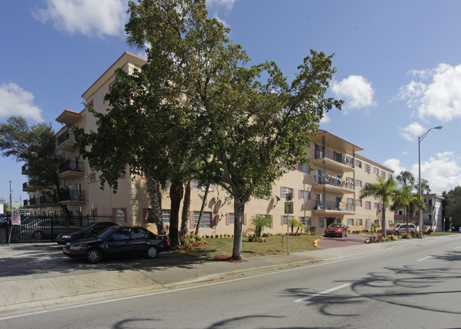 Gold King II Apartments in North Miami, FL - Foto de edificio - Building Photo