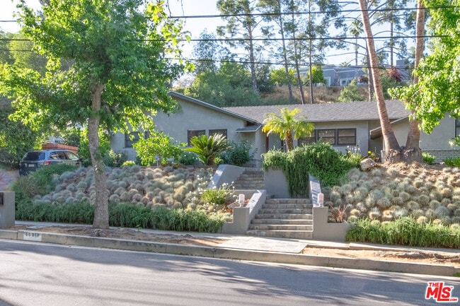 16811 Escalon Dr in Los Angeles, CA - Building Photo - Building Photo