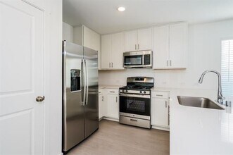 2749 Ctr Crk Ln in Fort Worth, TX - Building Photo - Building Photo