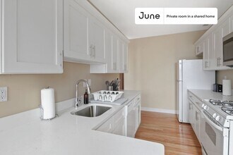 Room in Shared 4 bed/1 bath home, Unit C in Boston, MA - Building Photo - Building Photo