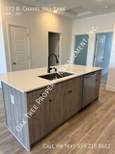 572 N Chapel Hl Ln in Clovis, CA - Building Photo - Building Photo
