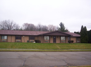 2300 Cambury St in Alliance, OH - Building Photo - Building Photo