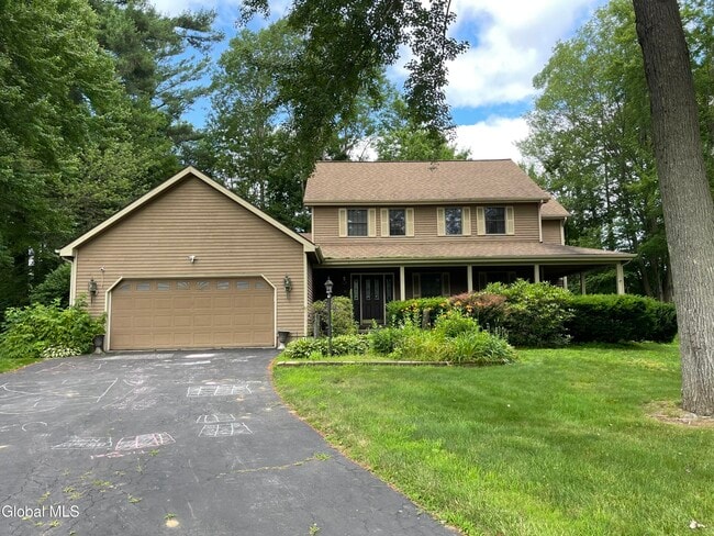 8 Timberwick Dr in Clifton Park, NY - Building Photo - Building Photo