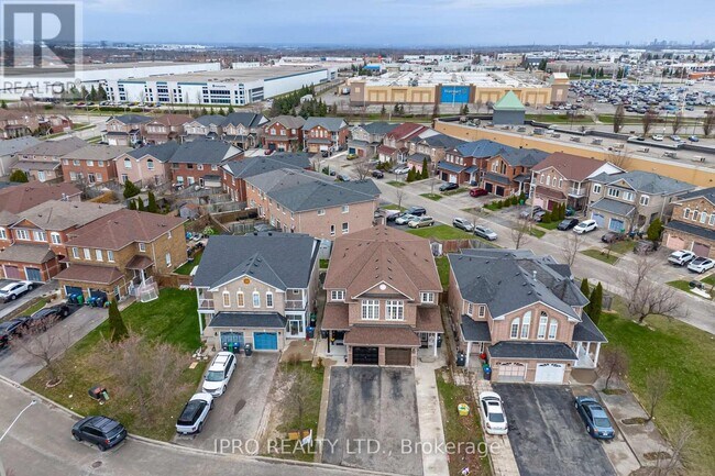 803 Khan Crescent in Mississauga, ON - Building Photo - Building Photo