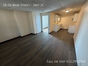 18-28 Main St in South Hadley, MA - Building Photo - Building Photo