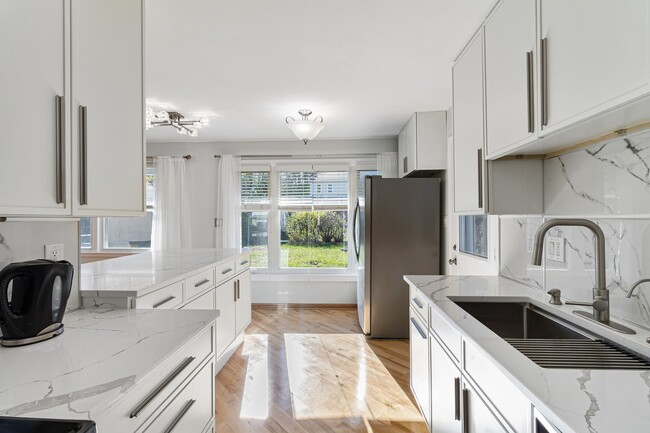 2430 S Shag Bark Trail in Arlington Heights, IL - Building Photo - Building Photo