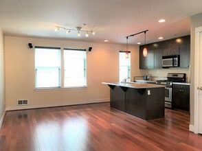 834 N 145th Ln in Shoreline, WA - Building Photo - Building Photo