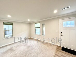 321 Poplar Leaf Way in Cary, NC - Building Photo - Building Photo