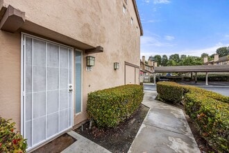 932 S Country Glen Way in Anaheim, CA - Building Photo - Building Photo