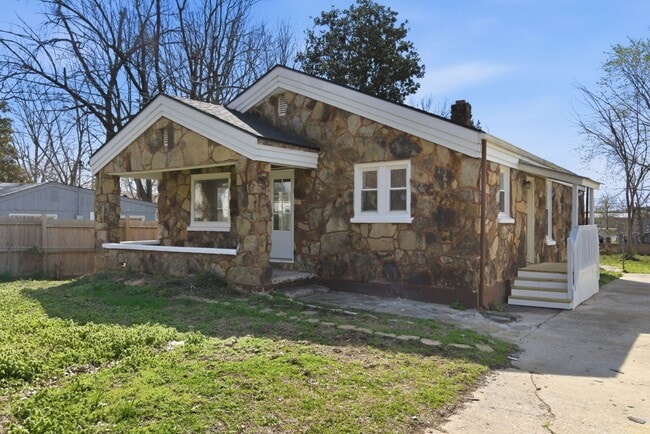 1440 E Locust St in Springfield, MO - Building Photo - Building Photo